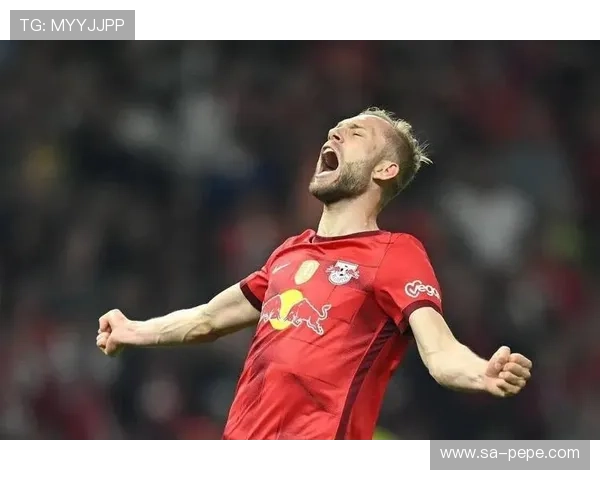 [德甲]奥尔莫传中球被扑 莱默门前推射破门.